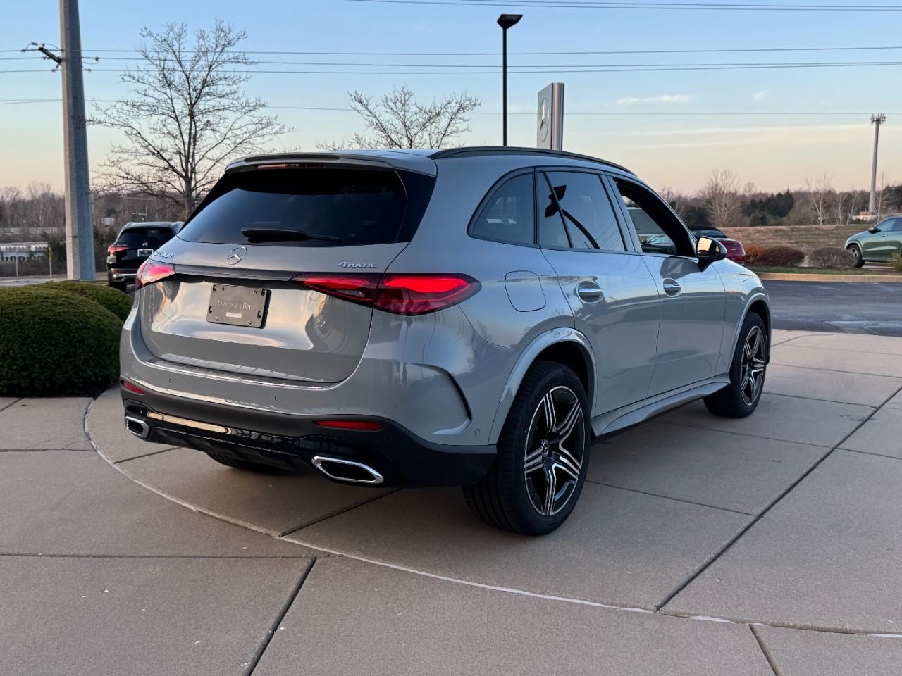 Mercedes-Benz GLC Vehicle Full-screen Gallery Image 4