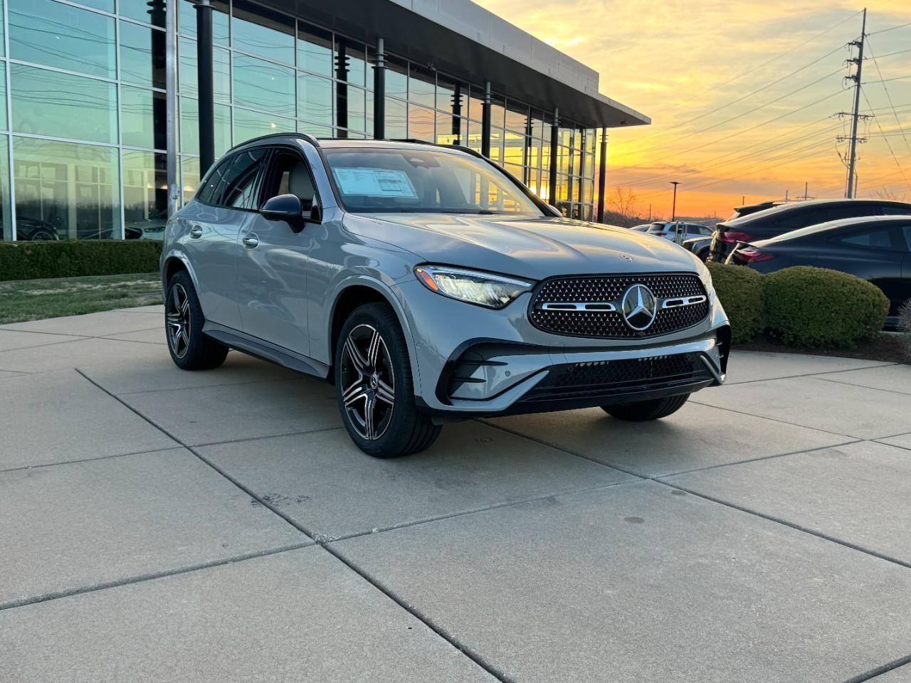 Mercedes-Benz GLC Vehicle Full-screen Gallery Image 6