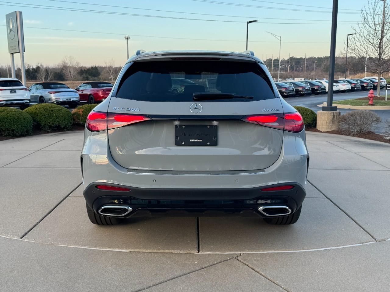 Mercedes-Benz GLC Vehicle Full-screen Gallery Image 9