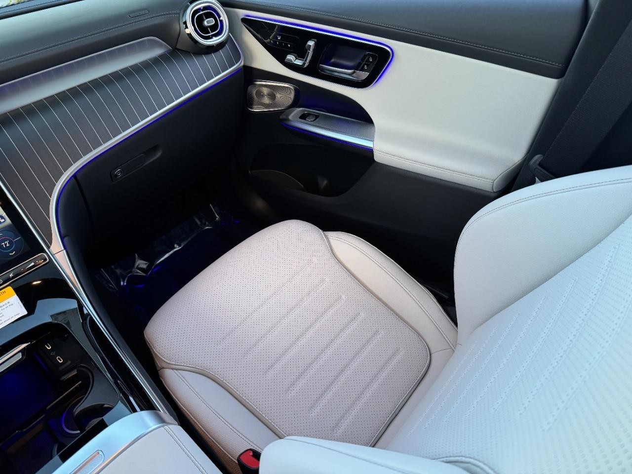 Mercedes-Benz GLC Vehicle Full-screen Gallery Image 15