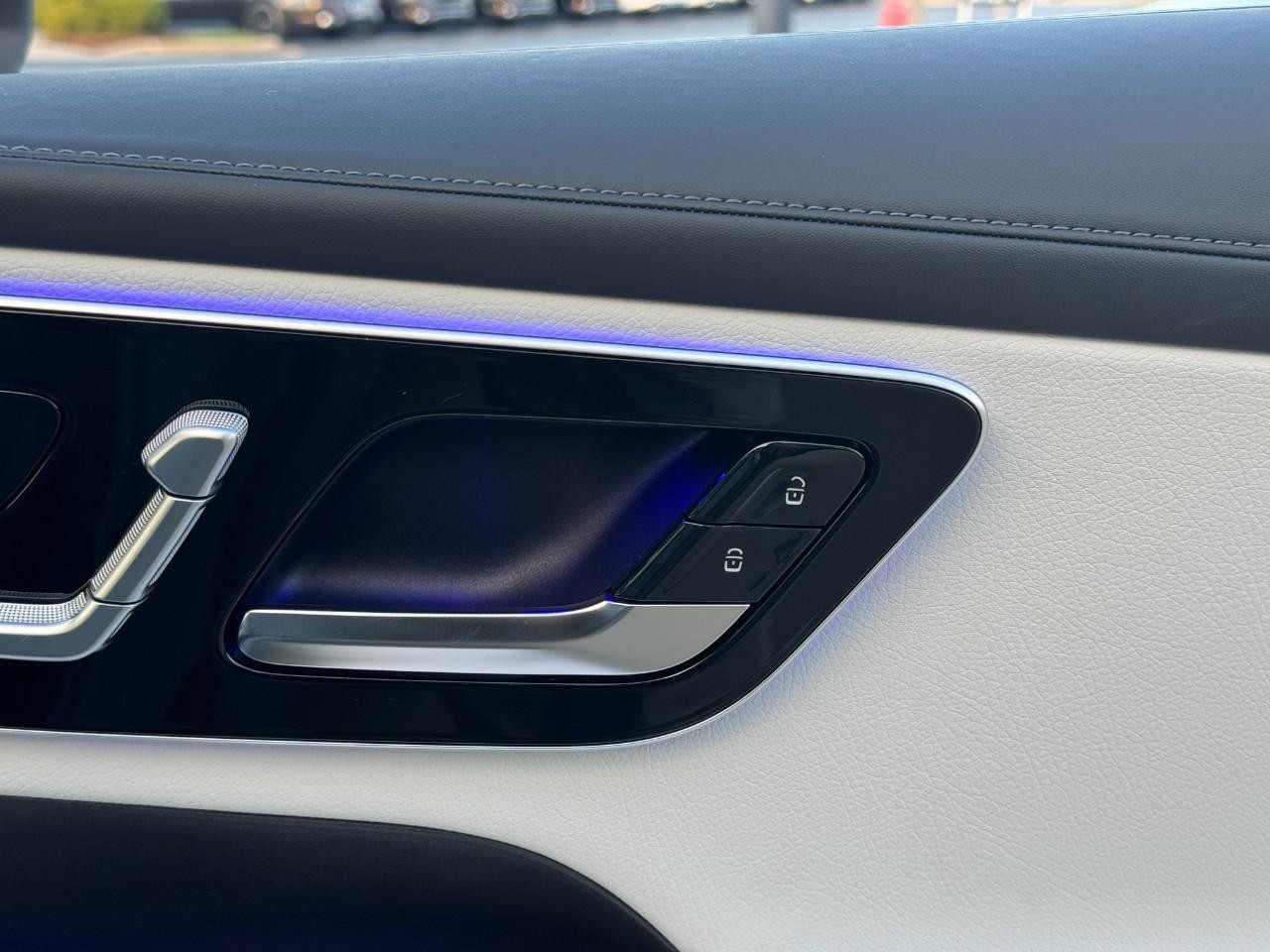 Mercedes-Benz GLC Vehicle Full-screen Gallery Image 20