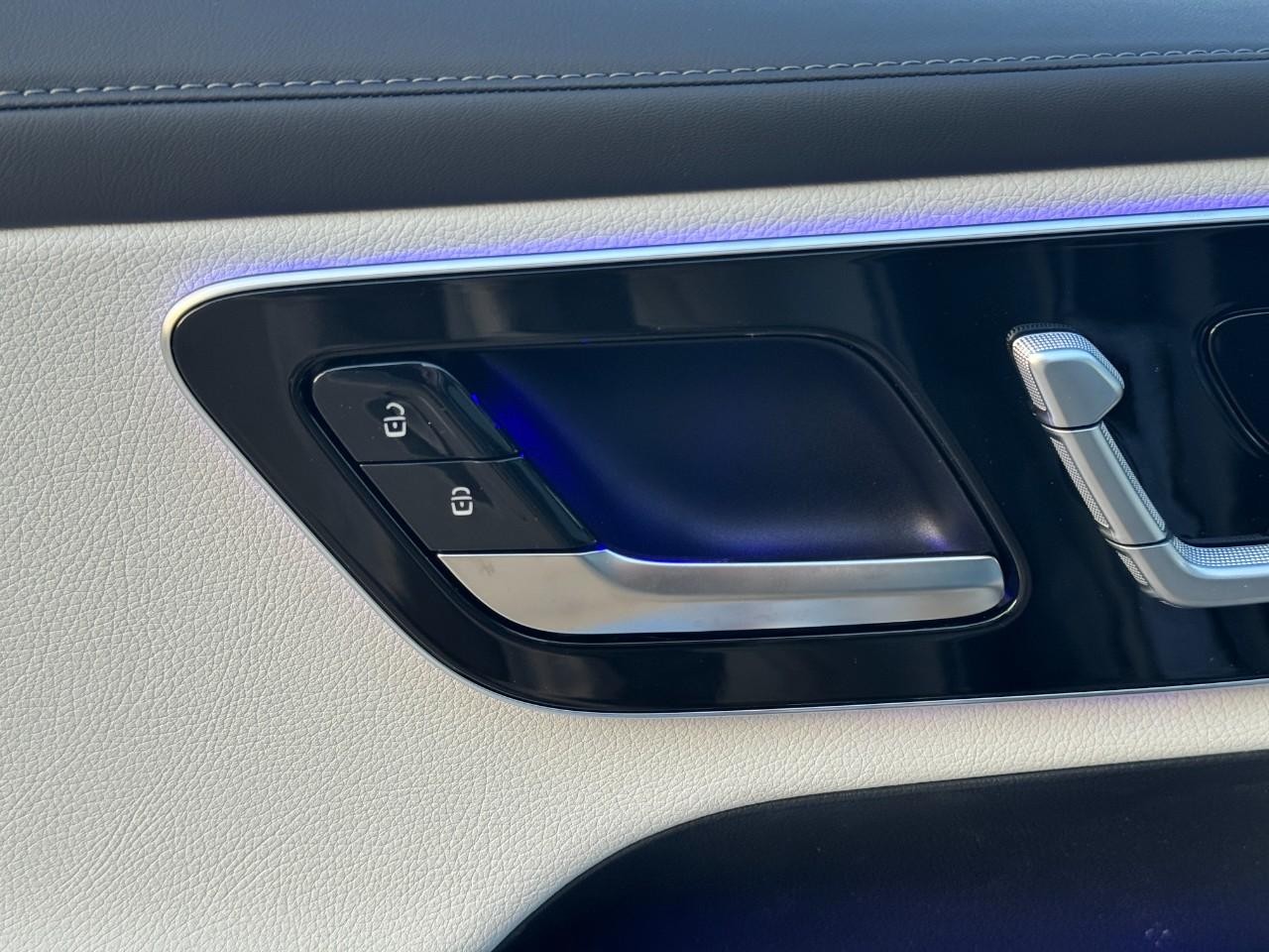 Mercedes-Benz GLC Vehicle Full-screen Gallery Image 23