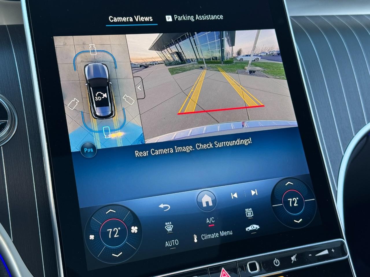 Mercedes-Benz GLC Vehicle Full-screen Gallery Image 35