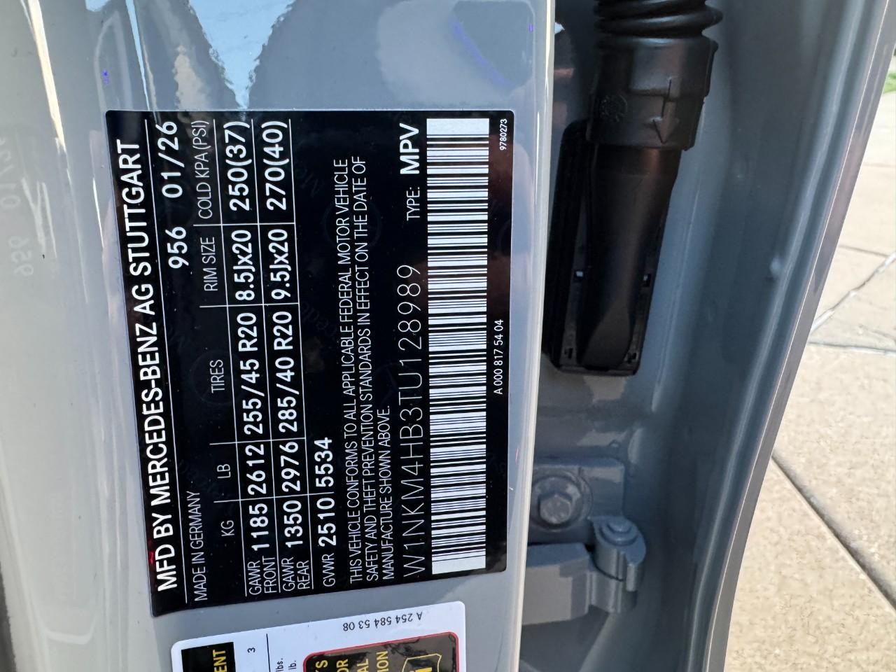 Mercedes-Benz GLC Vehicle Full-screen Gallery Image 36