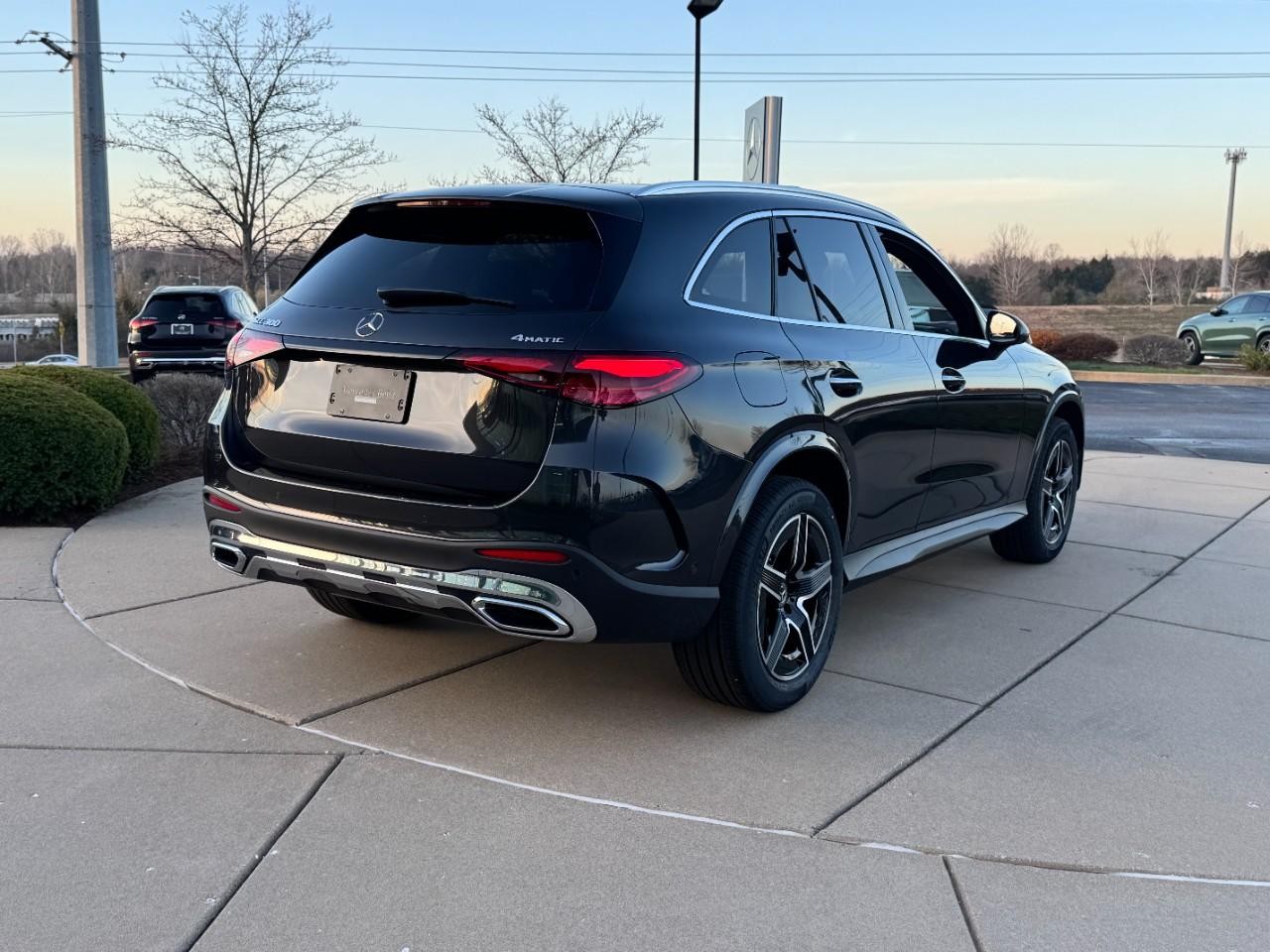 Mercedes-Benz GLC Vehicle Full-screen Gallery Image 4