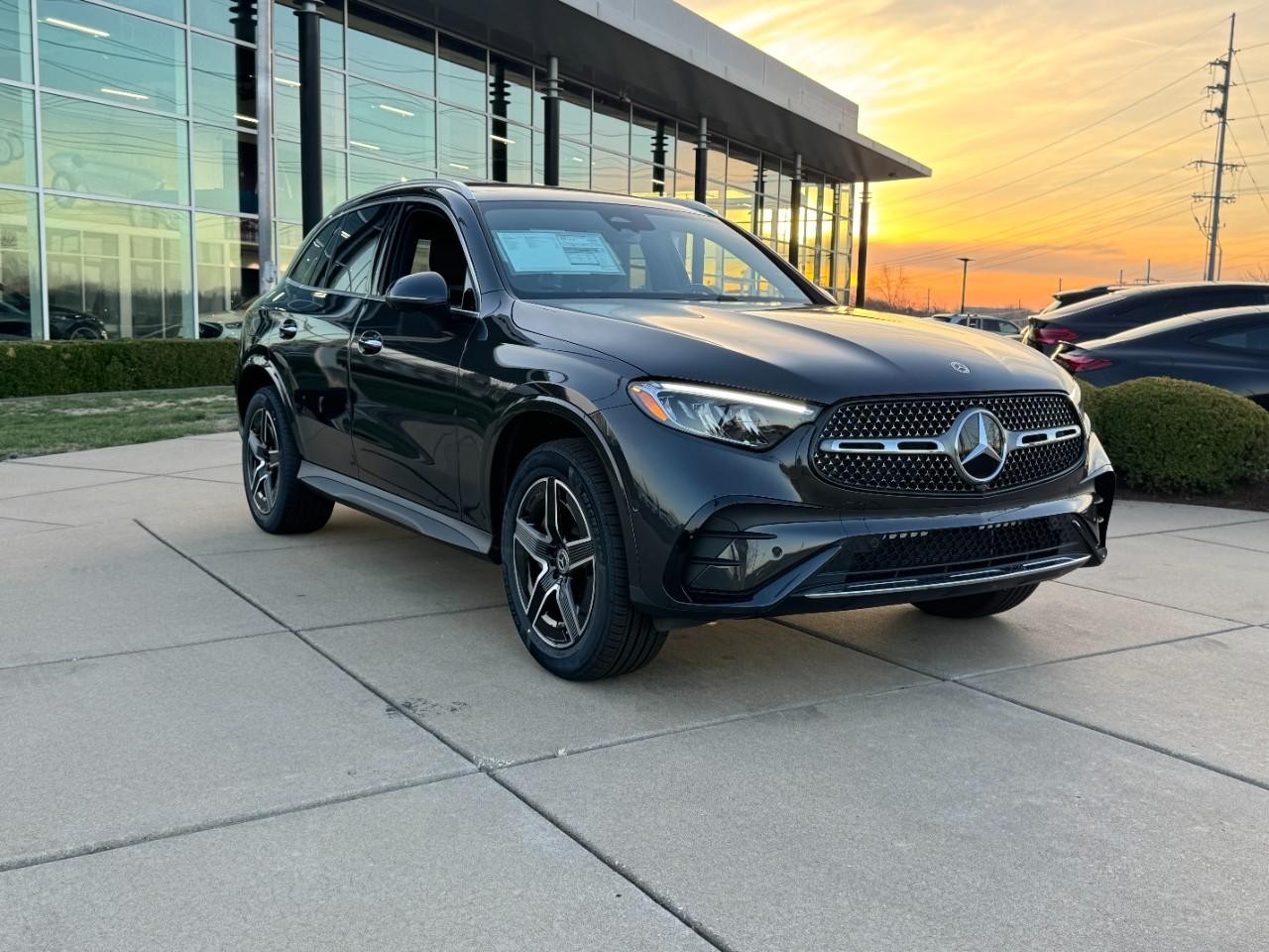 Mercedes-Benz GLC Vehicle Full-screen Gallery Image 6