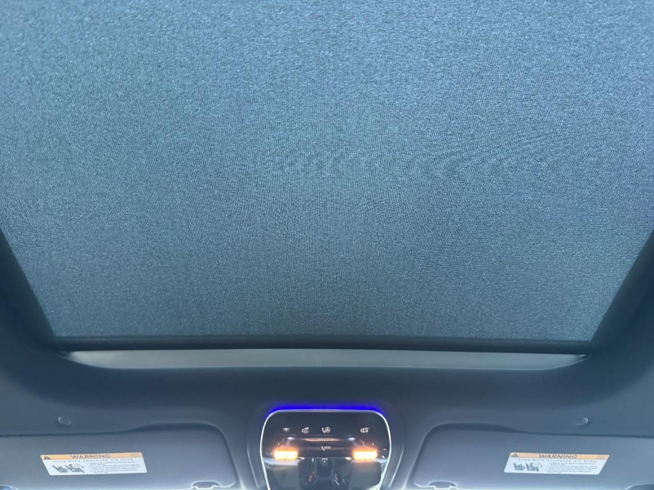 Mercedes-Benz GLC Vehicle Full-screen Gallery Image 11