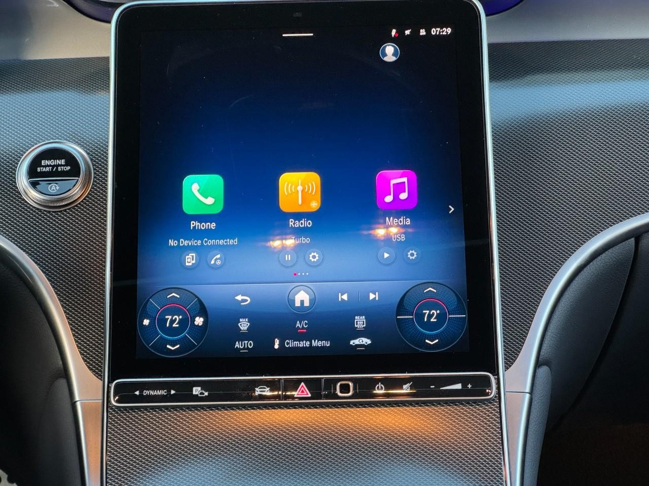 Mercedes-Benz GLC Vehicle Full-screen Gallery Image 14