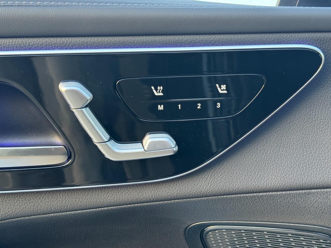 Mercedes-Benz GLC Vehicle Full-screen Gallery Image 22