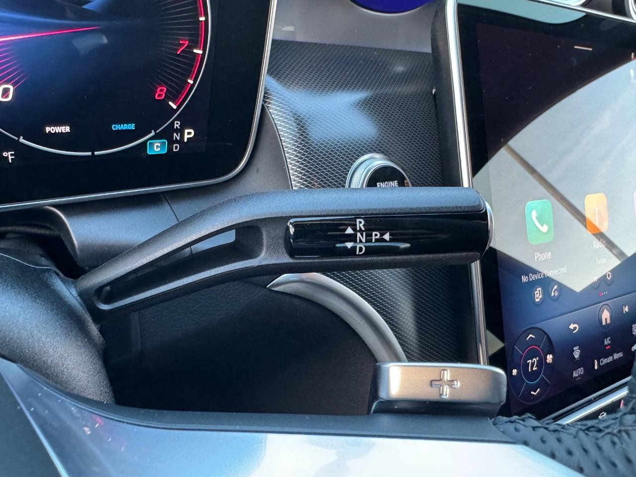 Mercedes-Benz GLC Vehicle Full-screen Gallery Image 33