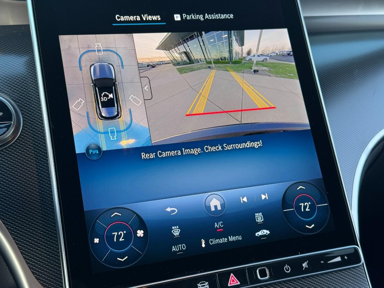 Mercedes-Benz GLC Vehicle Full-screen Gallery Image 34