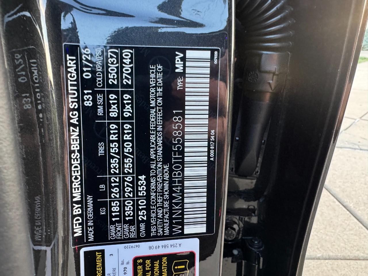 Mercedes-Benz GLC Vehicle Full-screen Gallery Image 35