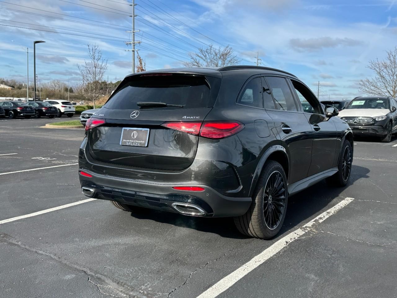 Mercedes-Benz GLC Vehicle Full-screen Gallery Image 4