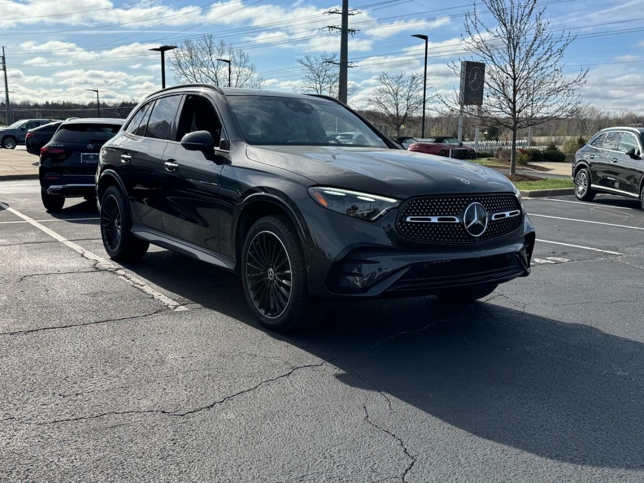Mercedes-Benz GLC Vehicle Full-screen Gallery Image 6