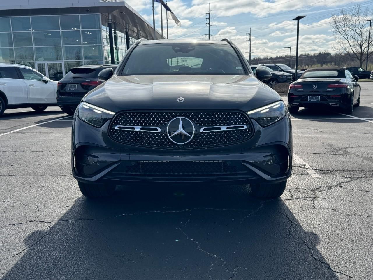 Mercedes-Benz GLC Vehicle Full-screen Gallery Image 7