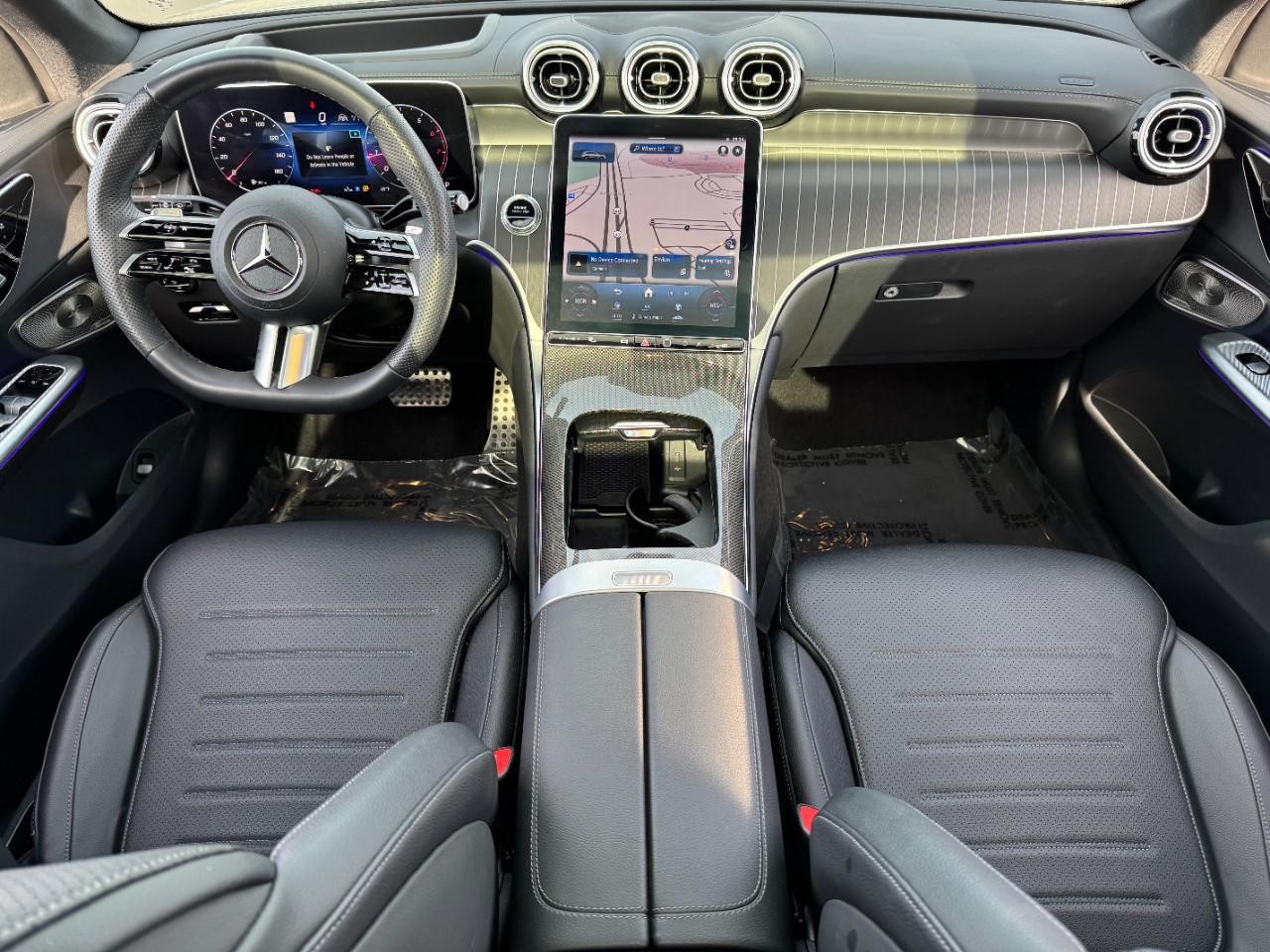 Mercedes-Benz GLC Vehicle Full-screen Gallery Image 12