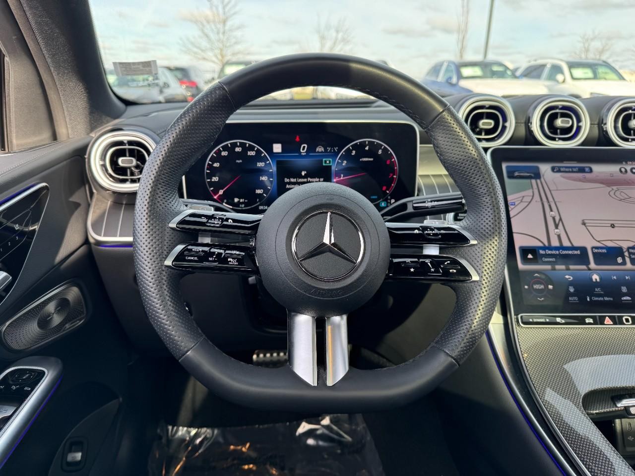 Mercedes-Benz GLC Vehicle Full-screen Gallery Image 13