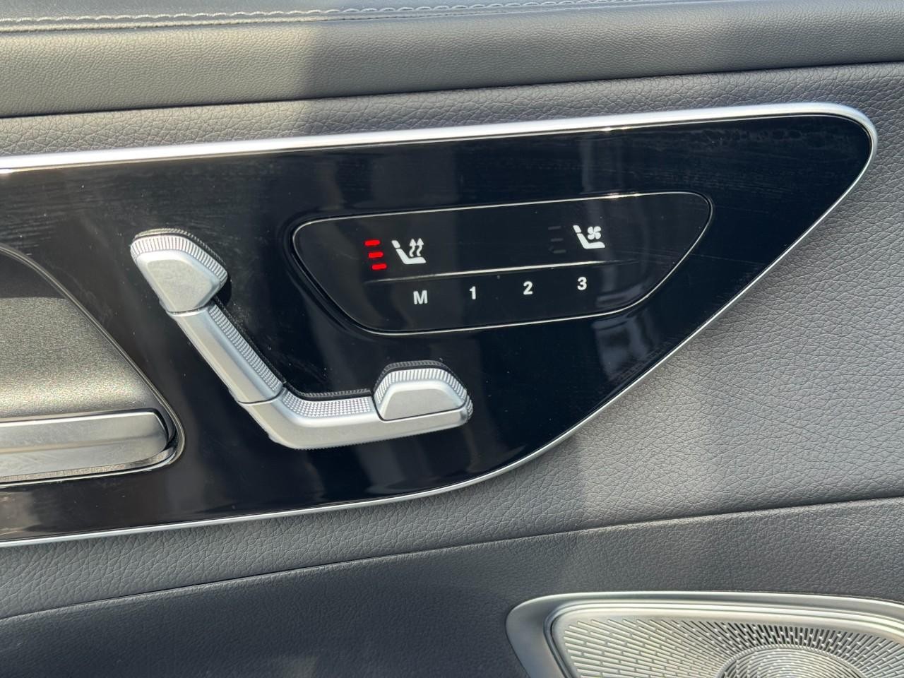 Mercedes-Benz GLC Vehicle Full-screen Gallery Image 22