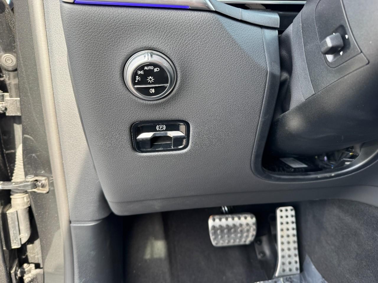 Mercedes-Benz GLC Vehicle Full-screen Gallery Image 30