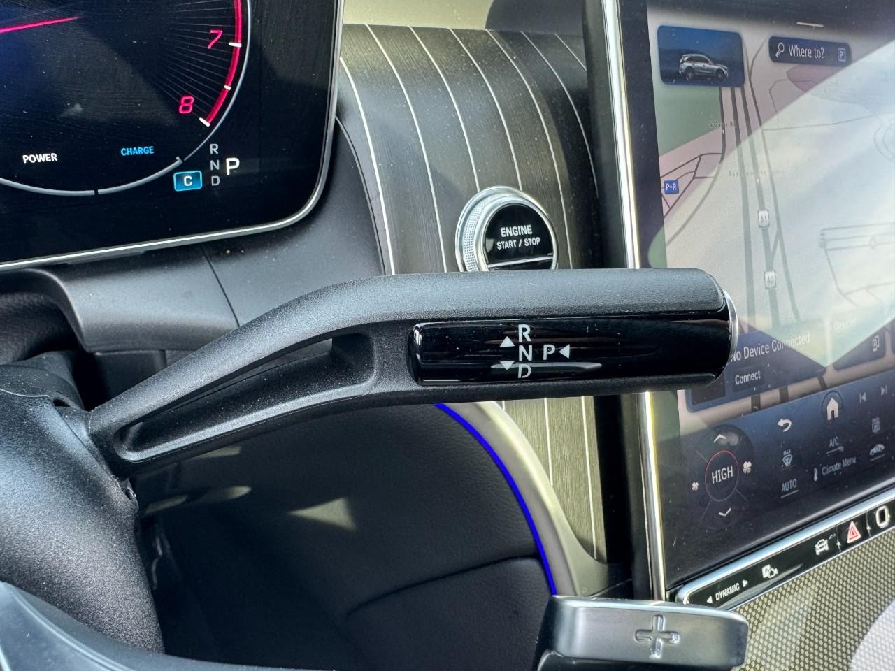 Mercedes-Benz GLC Vehicle Full-screen Gallery Image 34