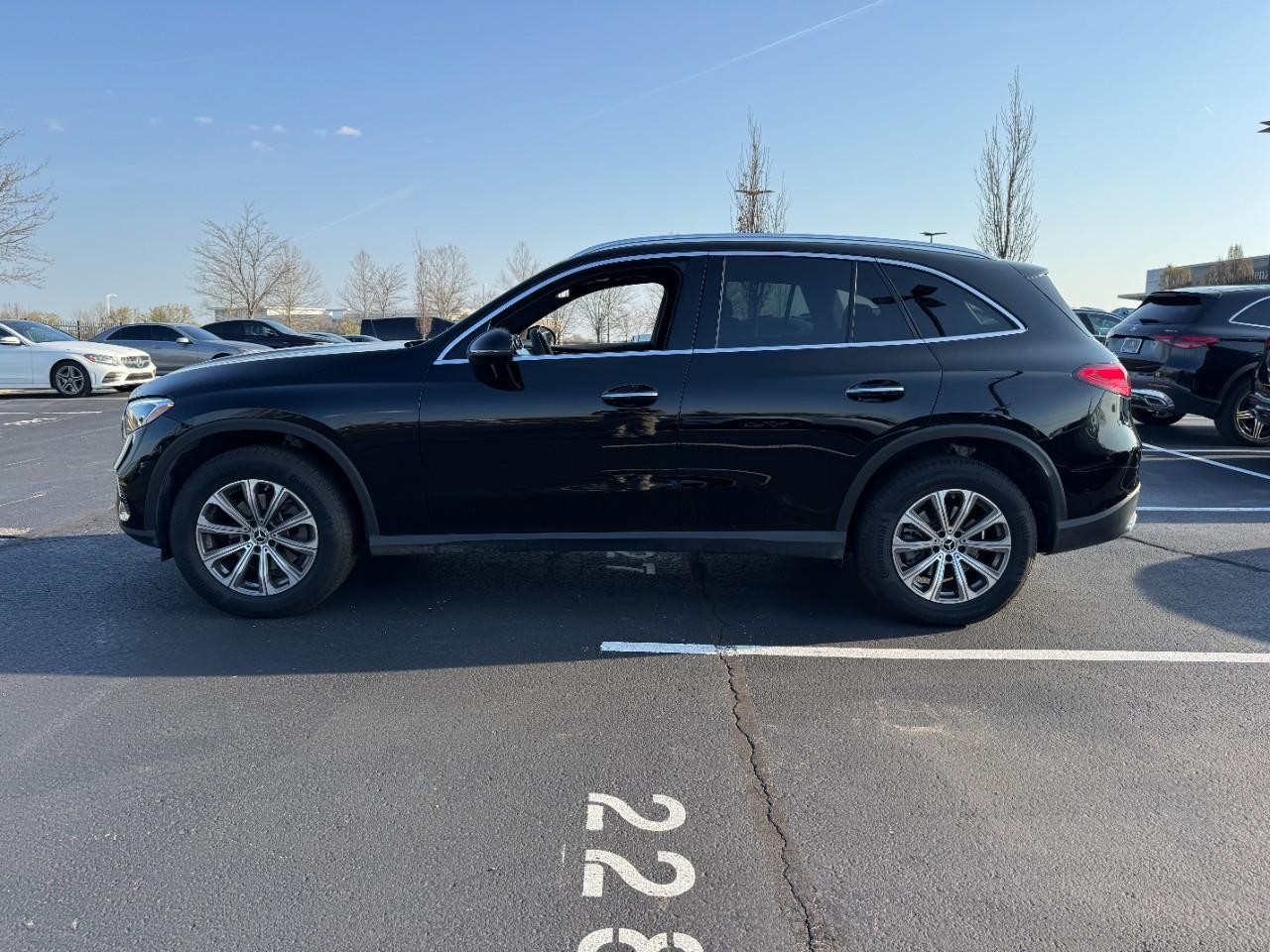 Mercedes-Benz GLC Vehicle Full-screen Gallery Image 2