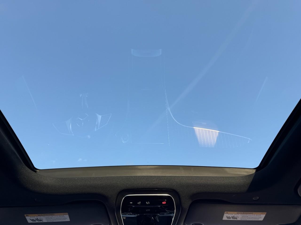 Mercedes-Benz GLC Vehicle Full-screen Gallery Image 11