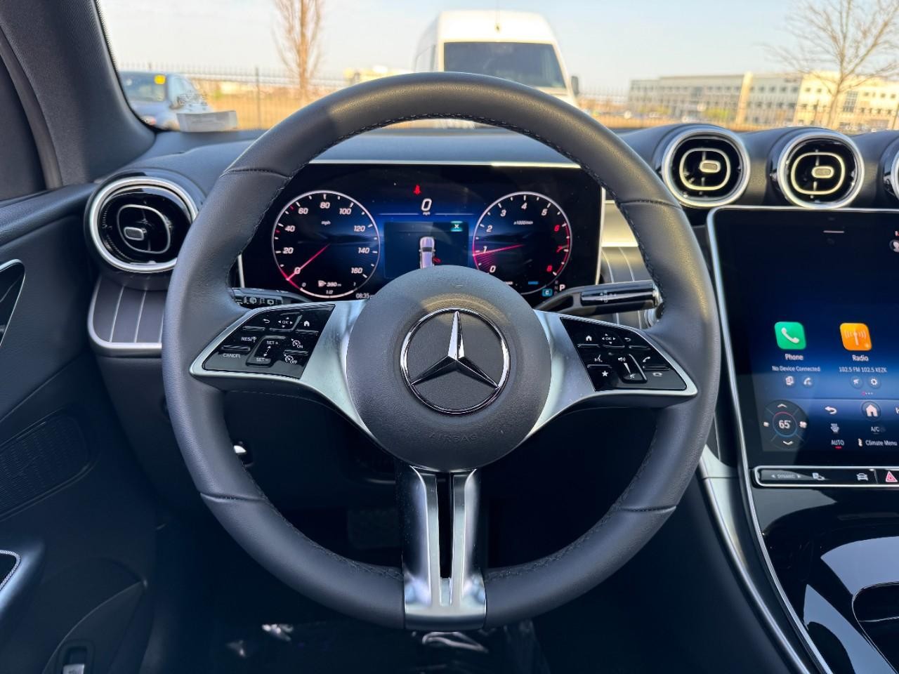 Mercedes-Benz GLC Vehicle Full-screen Gallery Image 13