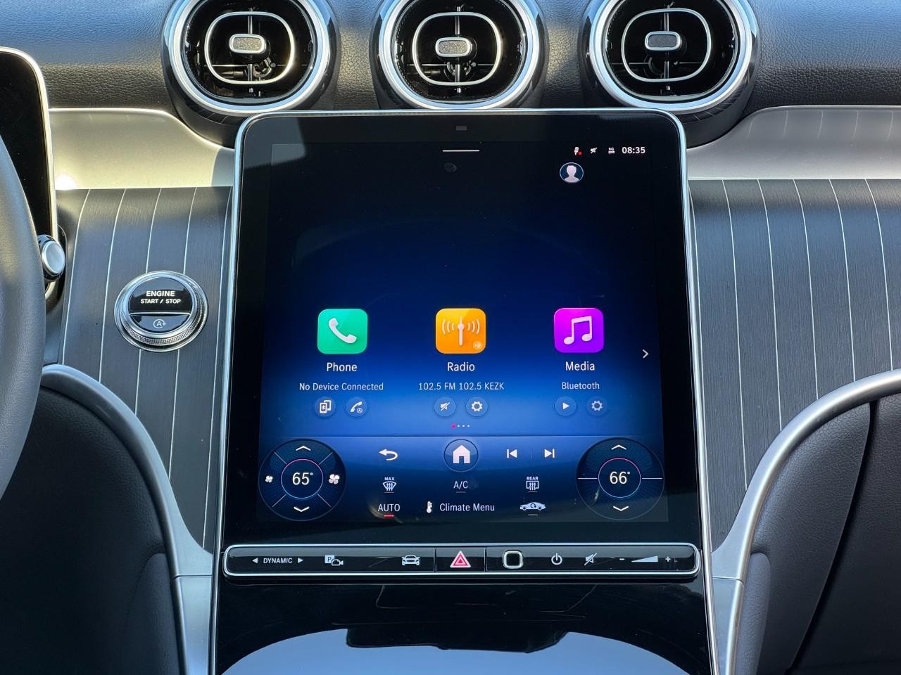 Mercedes-Benz GLC Vehicle Full-screen Gallery Image 14