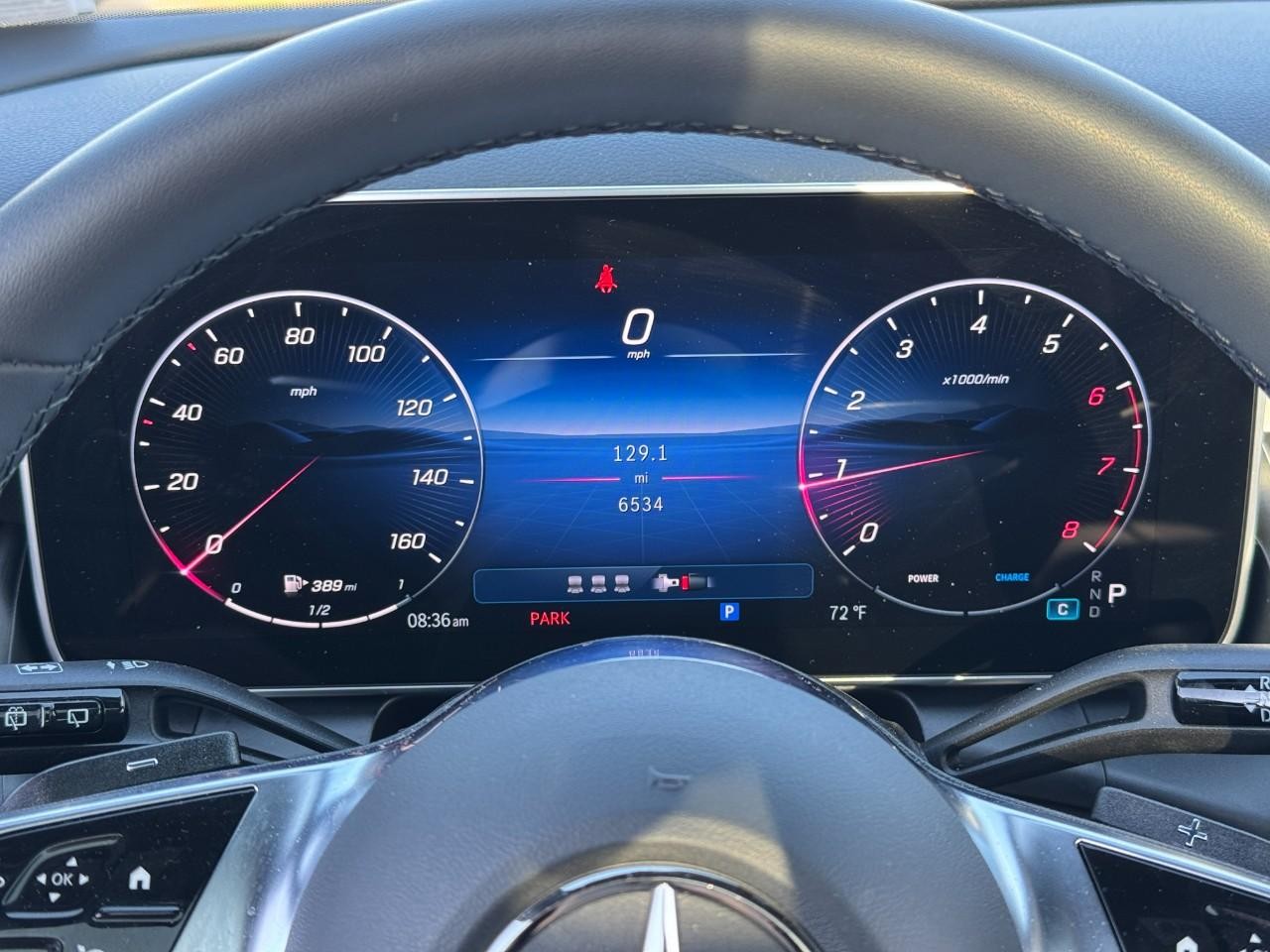 Mercedes-Benz GLC Vehicle Full-screen Gallery Image 32