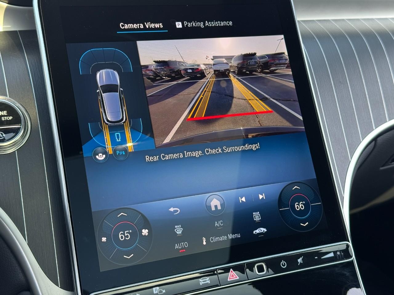 Mercedes-Benz GLC Vehicle Full-screen Gallery Image 34