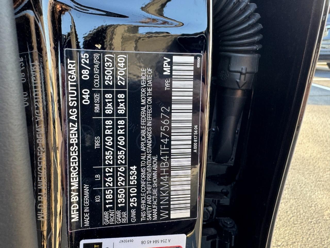 Mercedes-Benz GLC Vehicle Full-screen Gallery Image 35