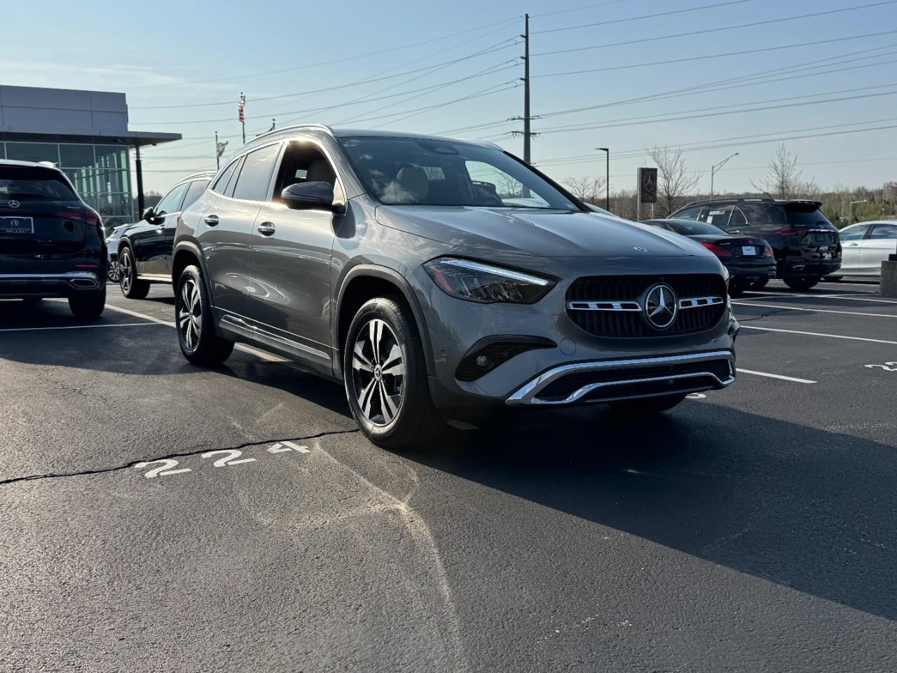 Mercedes-Benz GLA Vehicle Full-screen Gallery Image 6