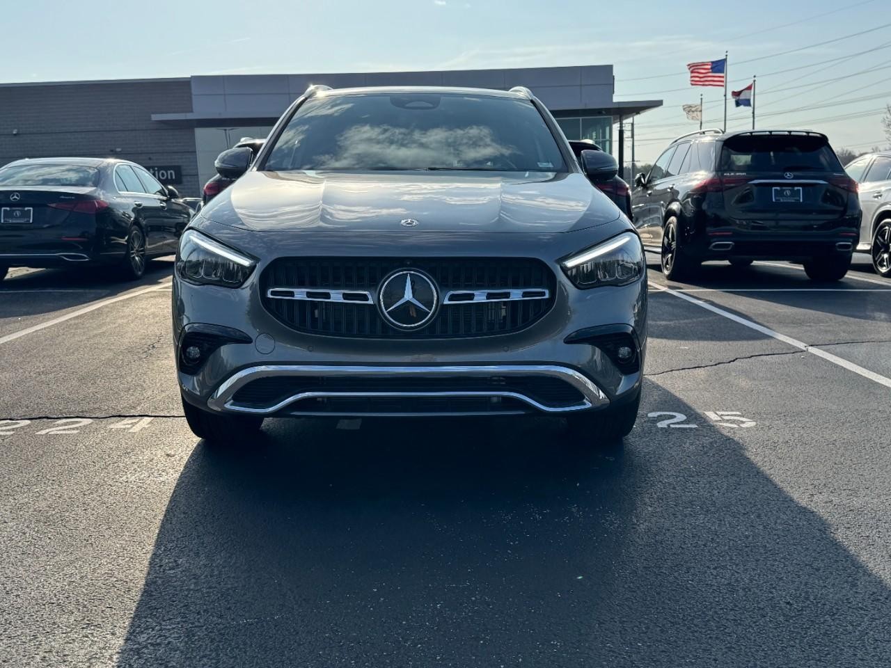 Mercedes-Benz GLA Vehicle Full-screen Gallery Image 7