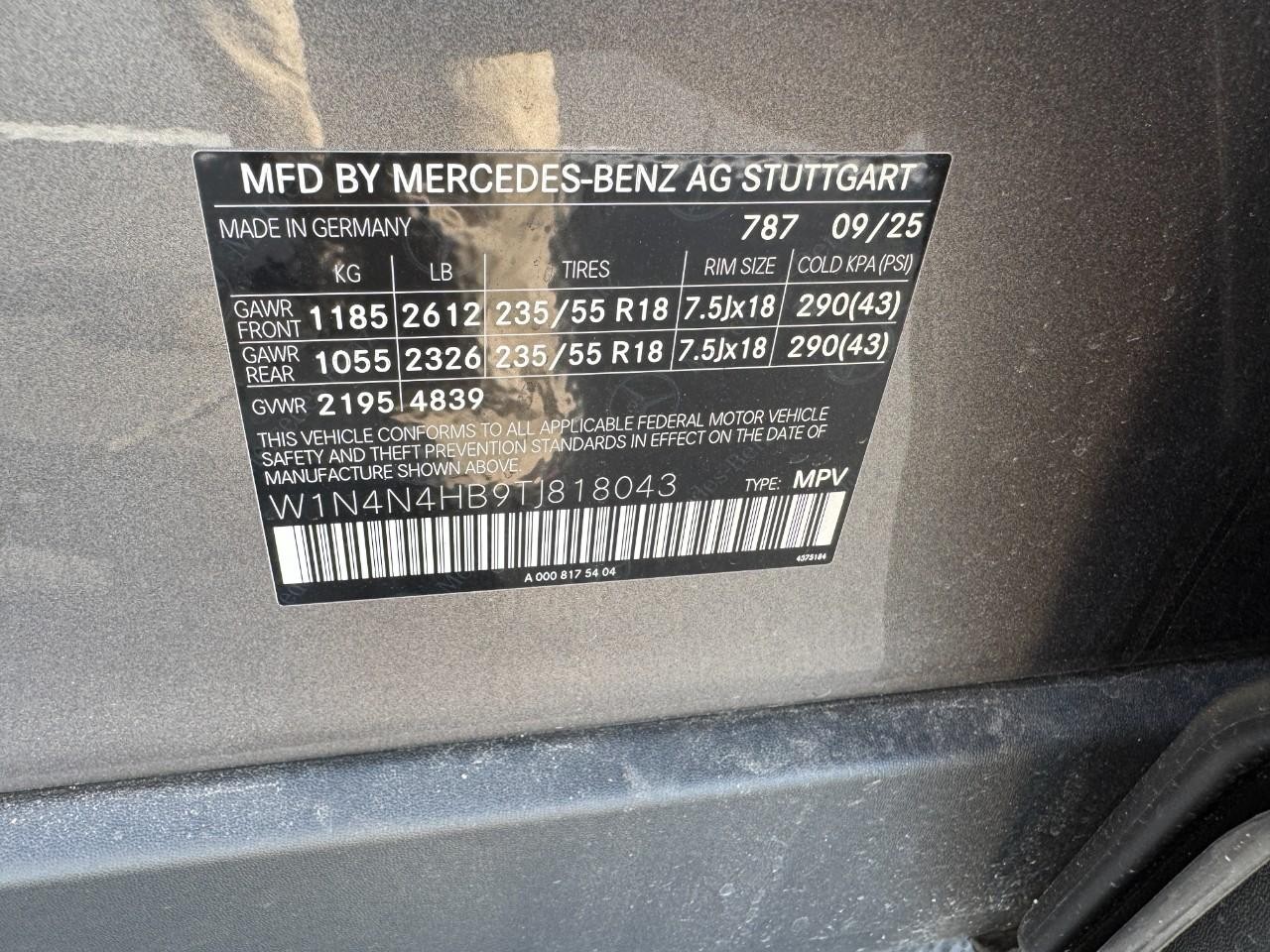 Mercedes-Benz GLA Vehicle Full-screen Gallery Image 36