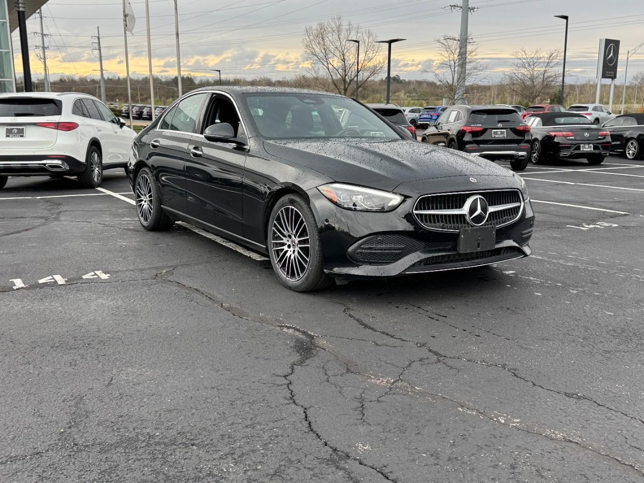 Mercedes-Benz C-Class Vehicle Full-screen Gallery Image 6