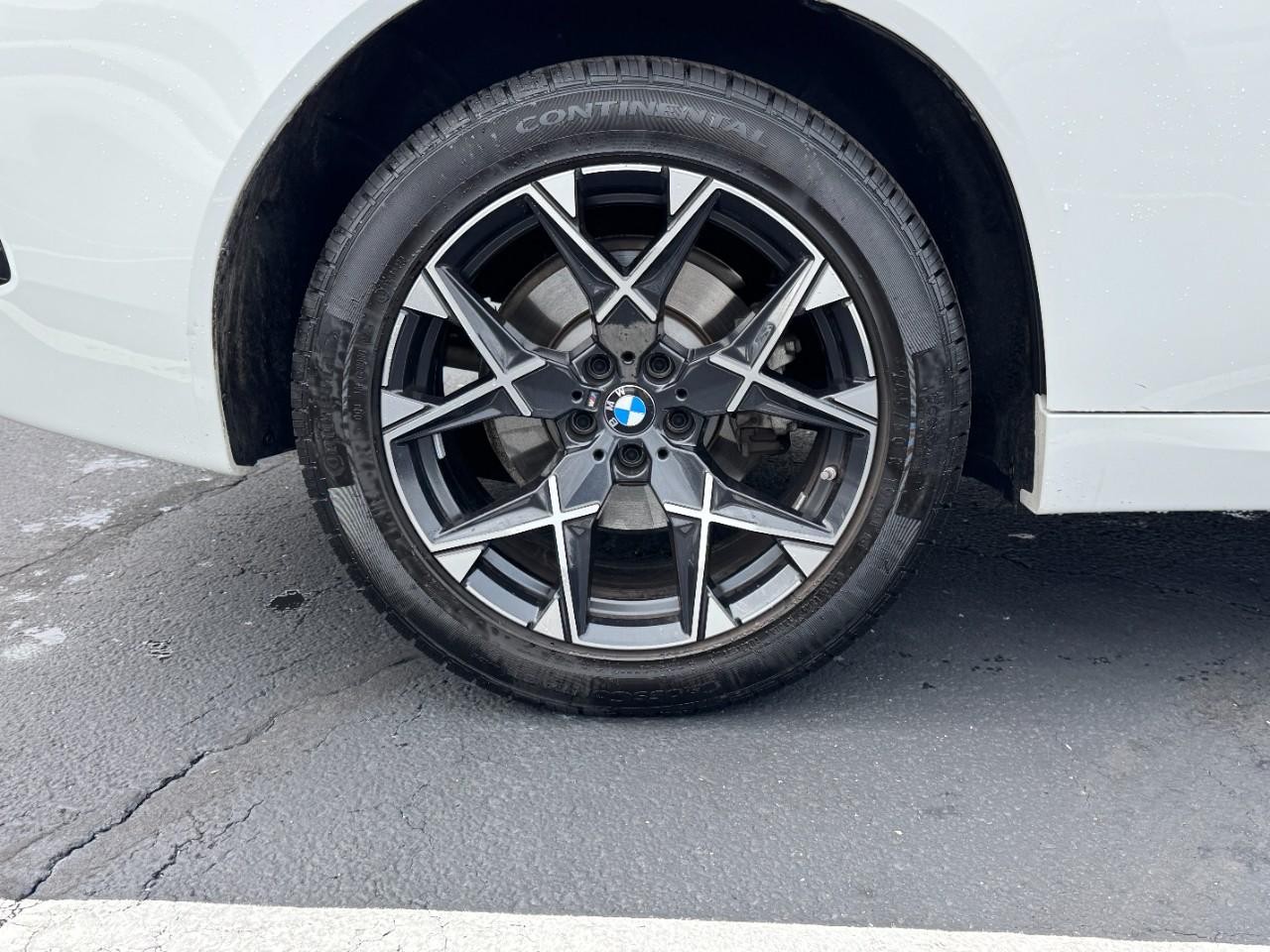 BMW X3 Vehicle Full-screen Gallery Image 5