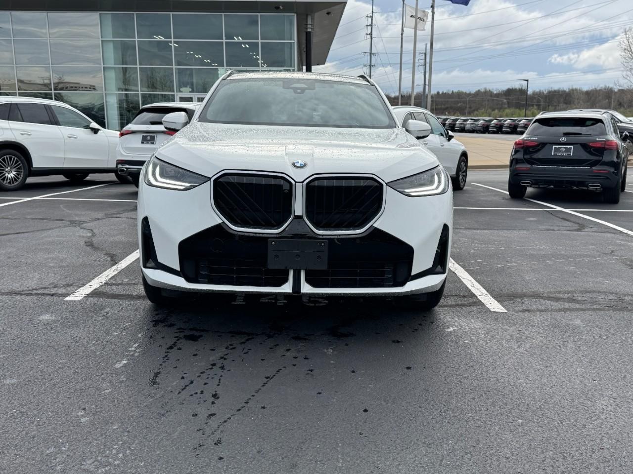 BMW X3 Vehicle Full-screen Gallery Image 7