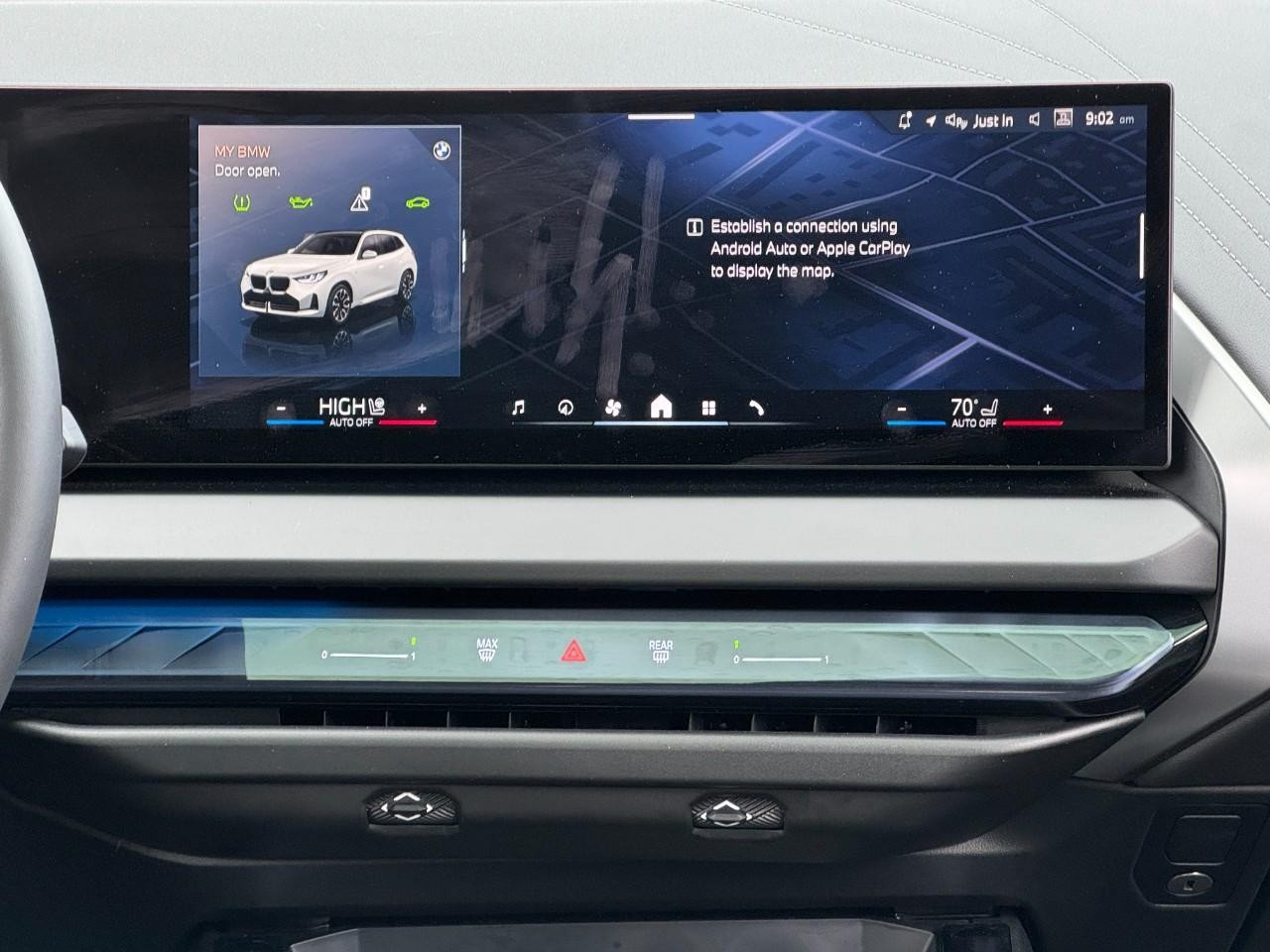 BMW X3 Vehicle Full-screen Gallery Image 14