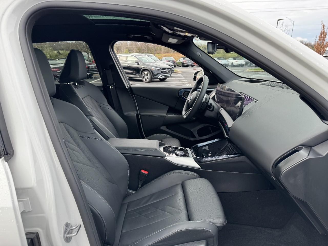 BMW X3 Vehicle Full-screen Gallery Image 17