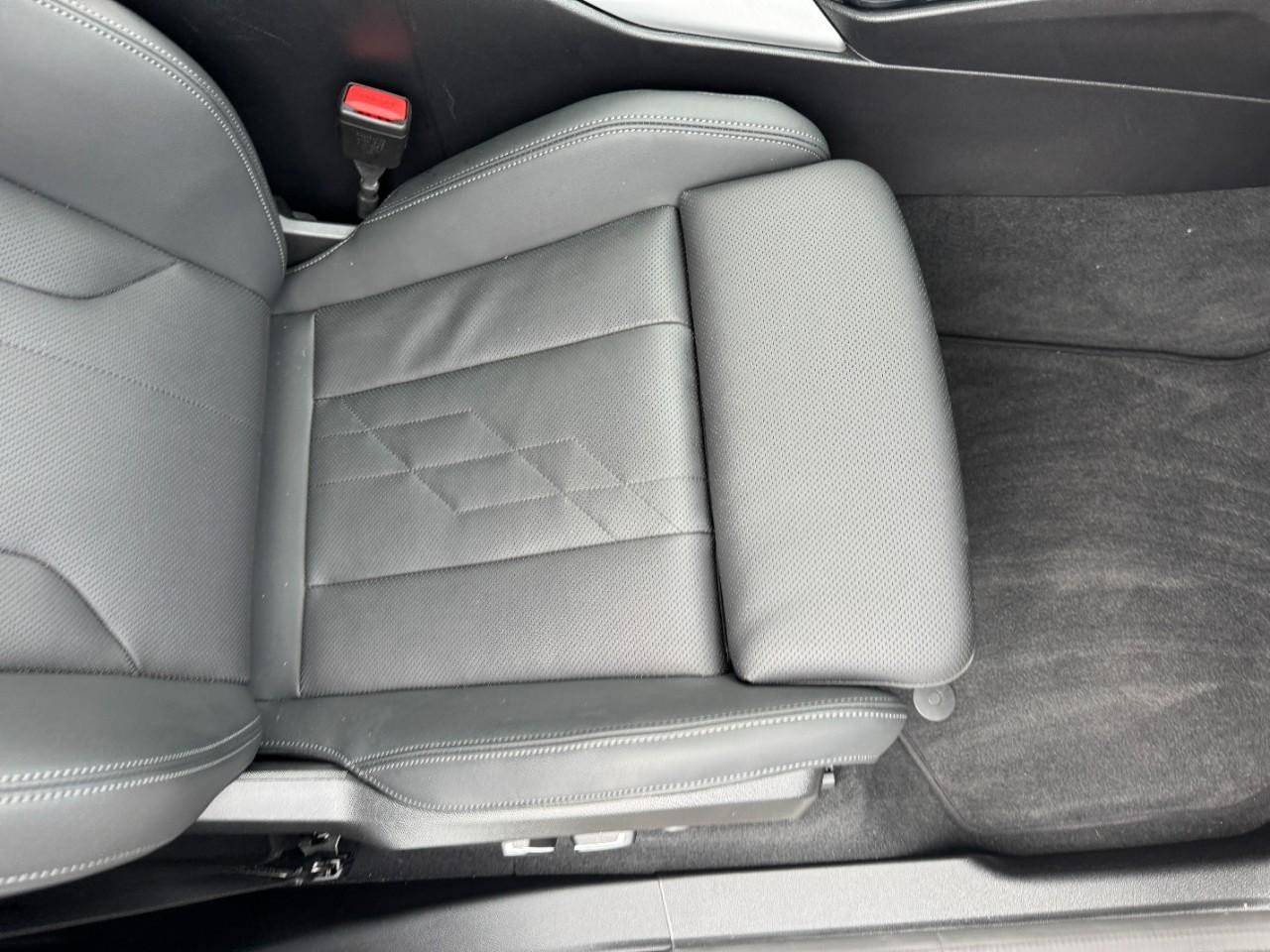 BMW X3 Vehicle Full-screen Gallery Image 18