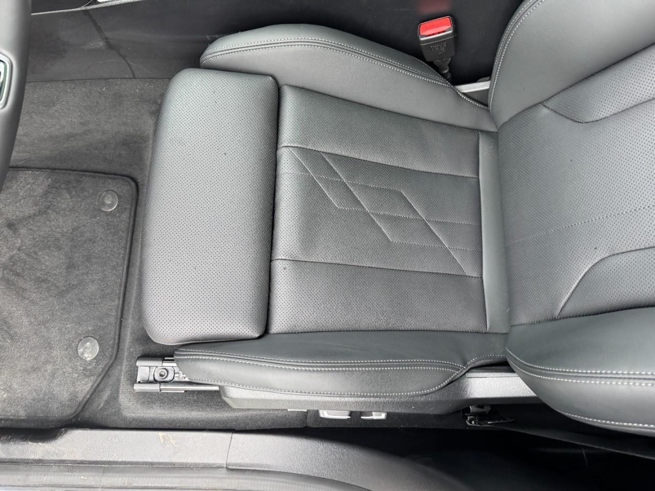 BMW X3 Vehicle Full-screen Gallery Image 25