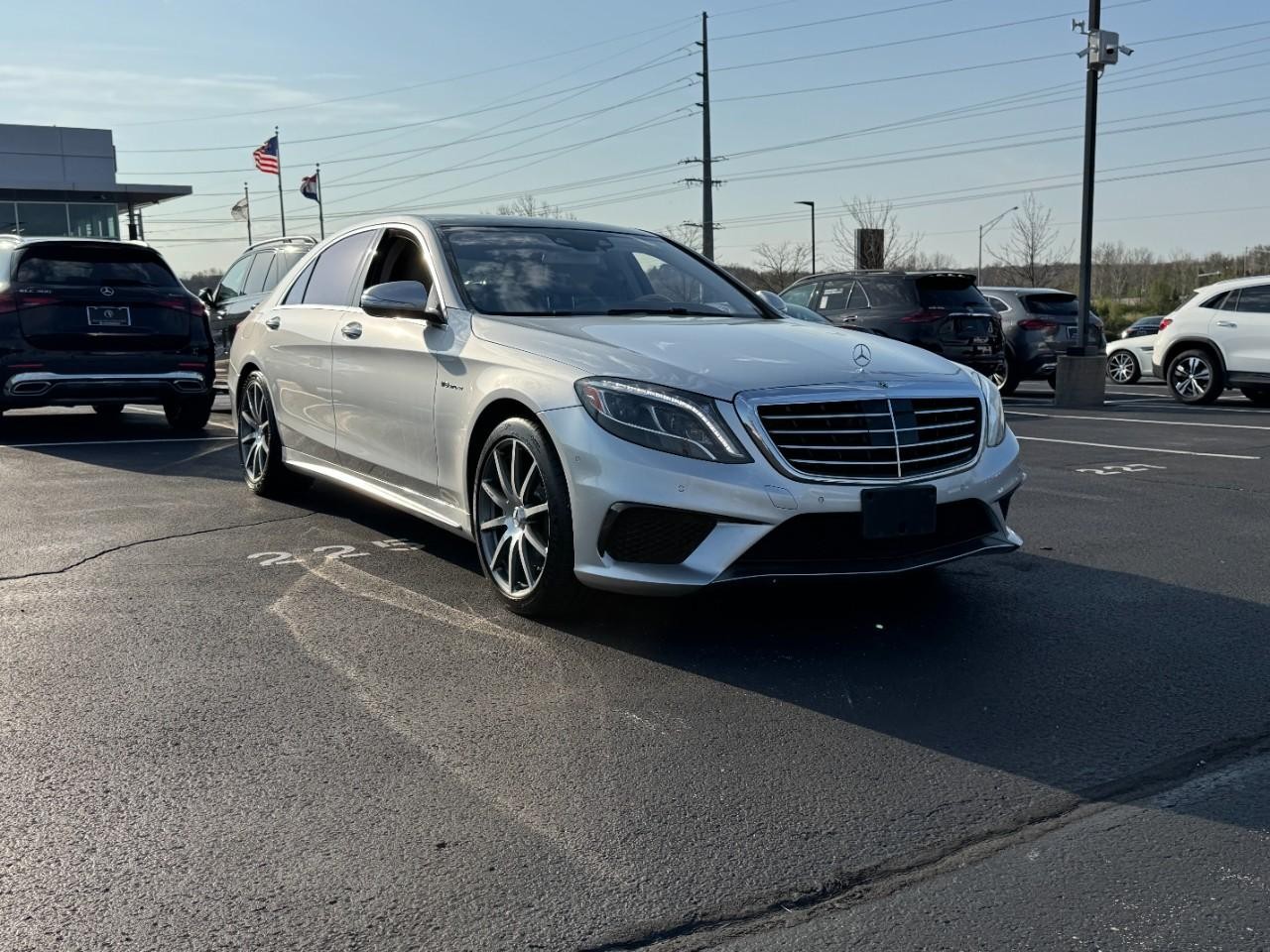 Mercedes-Benz S-Class Vehicle Full-screen Gallery Image 6