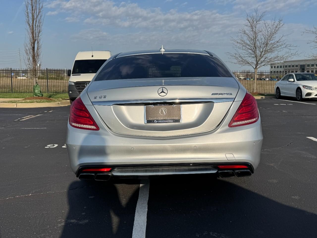 Mercedes-Benz S-Class Vehicle Full-screen Gallery Image 9