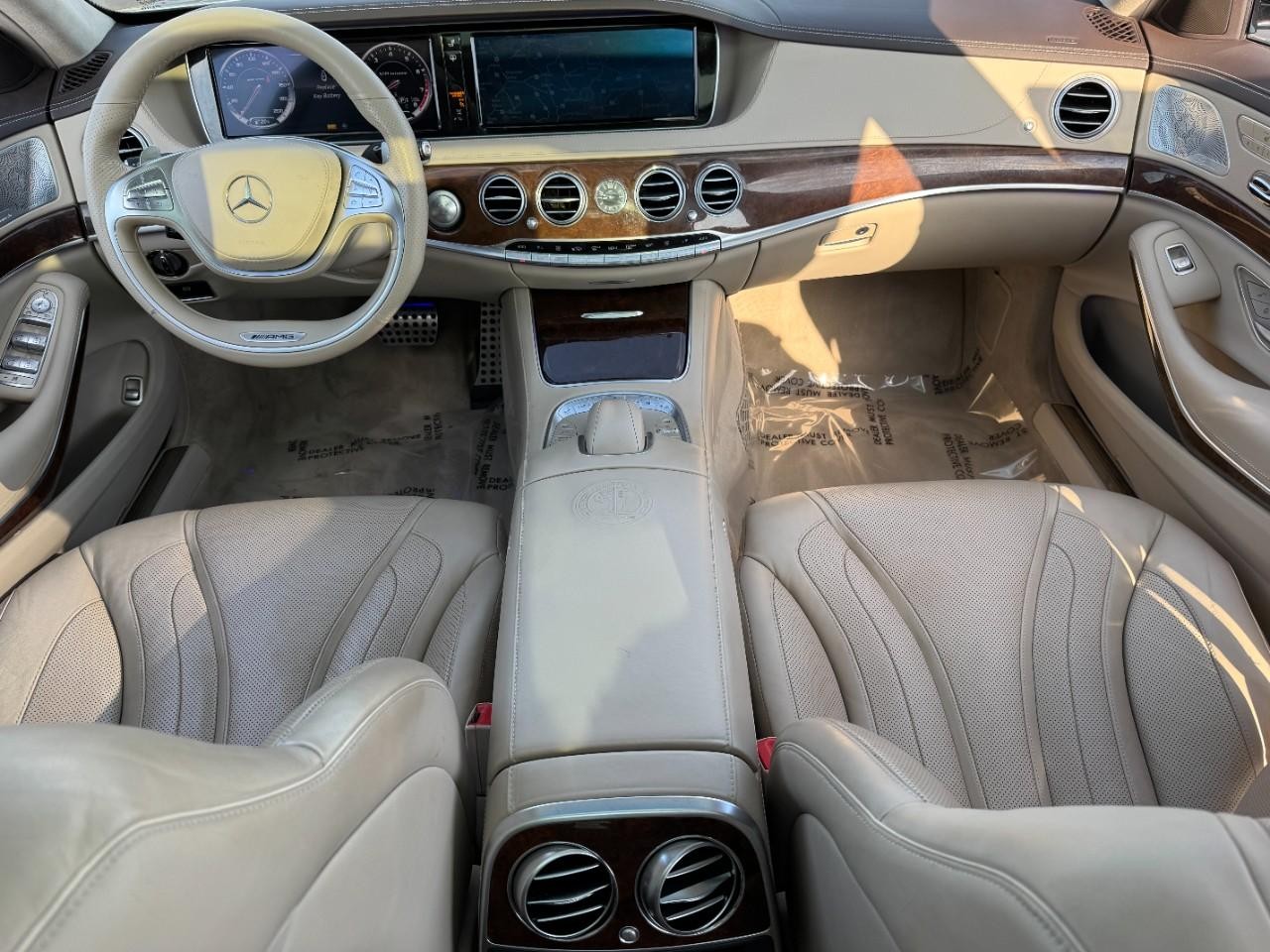 Mercedes-Benz S-Class Vehicle Full-screen Gallery Image 12
