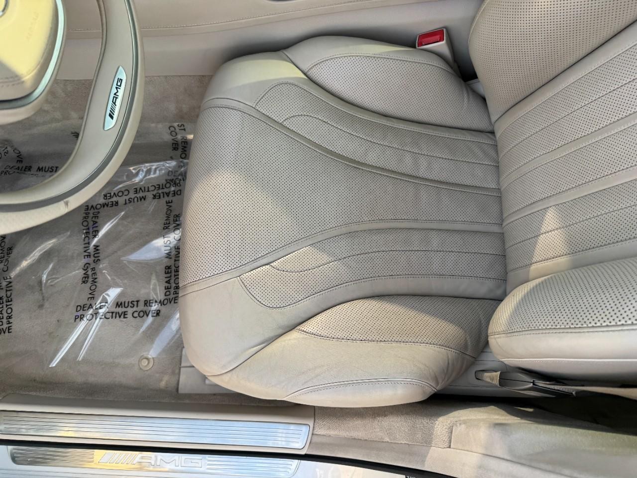 Mercedes-Benz S-Class Vehicle Full-screen Gallery Image 30