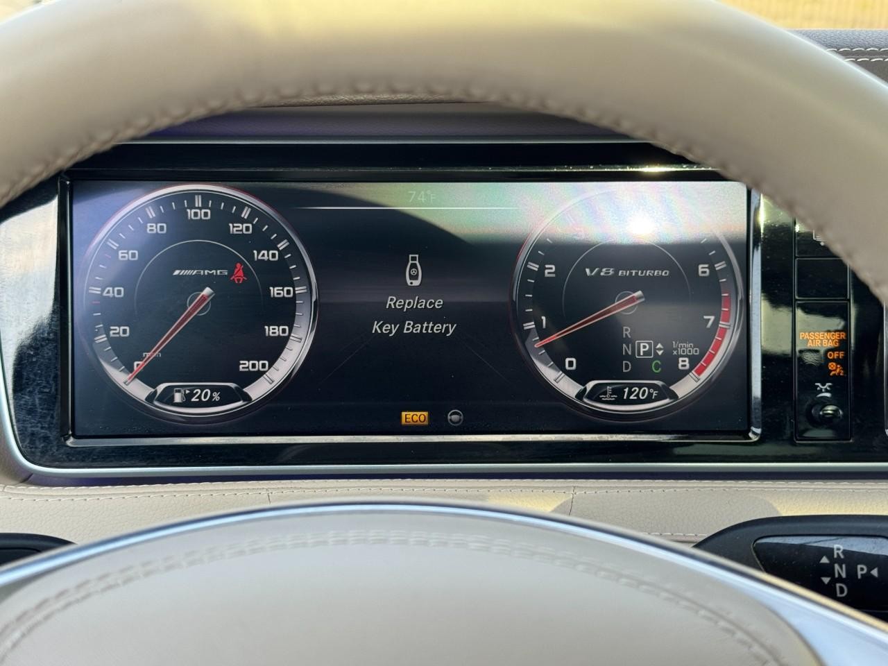 Mercedes-Benz S-Class Vehicle Full-screen Gallery Image 35