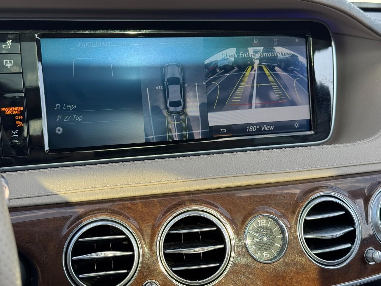 Mercedes-Benz S-Class Vehicle Full-screen Gallery Image 37