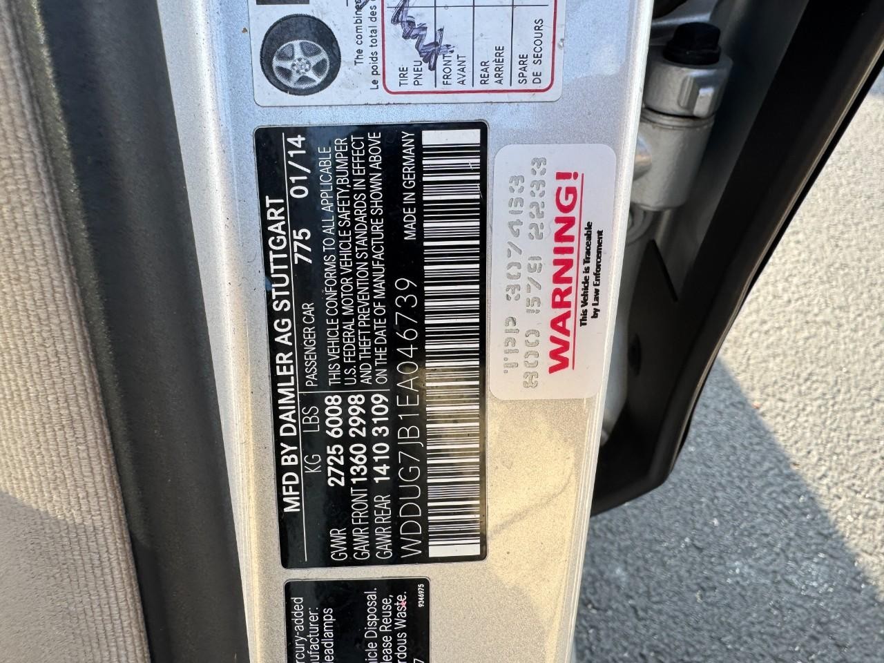 Mercedes-Benz S-Class Vehicle Full-screen Gallery Image 38