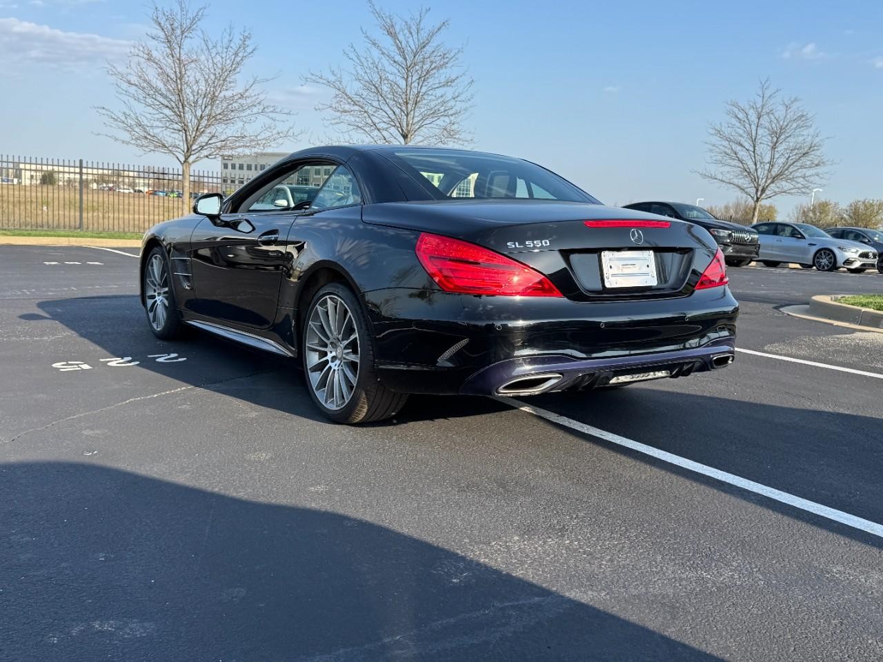 Mercedes-Benz SL Vehicle Full-screen Gallery Image 3