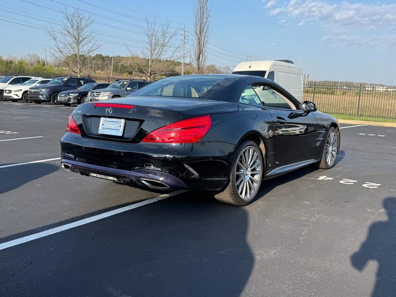 Mercedes-Benz SL Vehicle Full-screen Gallery Image 4